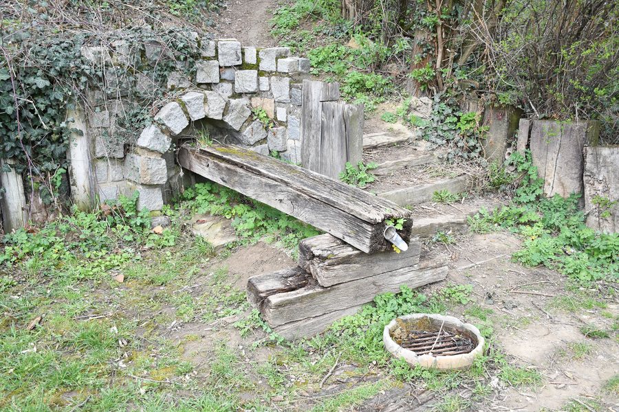 File:Křepice-okres-Břeclav-studánka-Točka2019b.jpg