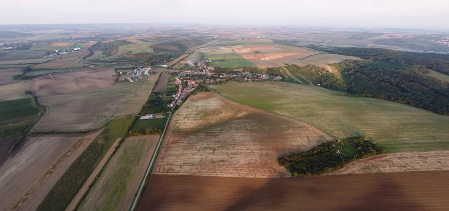 File:Morkůvky – Aerial; GPS 48.963935, 16.852104.jpg