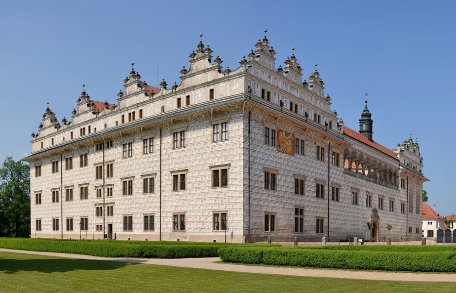 File:Litomyšl (Leitomischl) chateau - by Pudelek.jpg