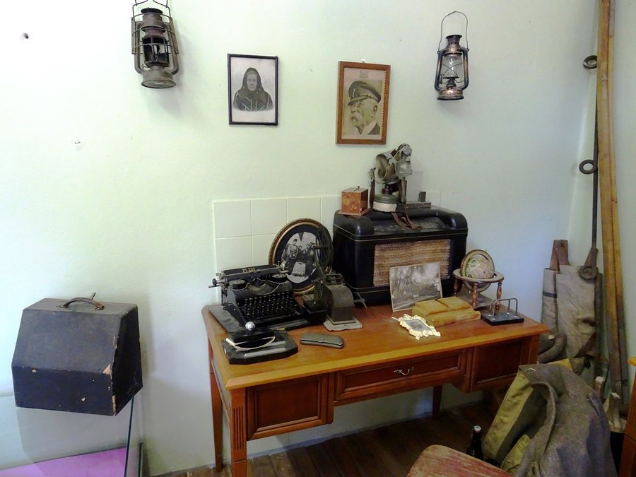 File:Valtice, Muzeum železné opony (04).jpg