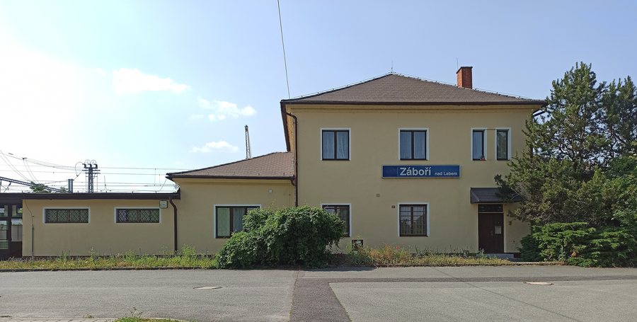 File:Záboří nad Labem Nádraží 03.jpg