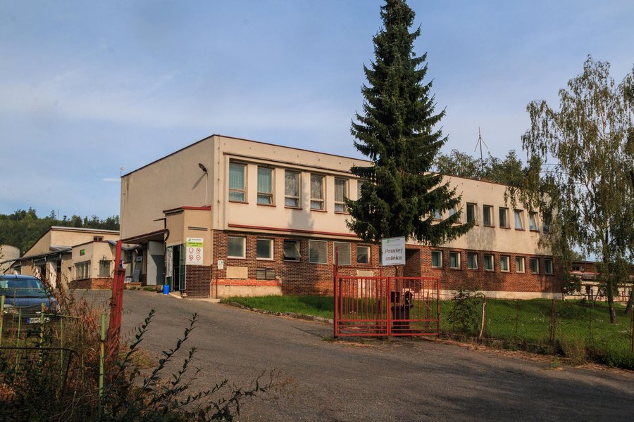 File:Řetová - farma.jpg