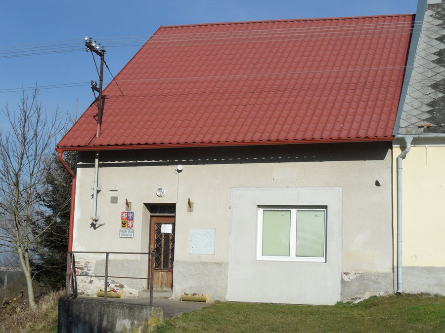 File:Dobrovítov A. Obecní úřad.jpg
