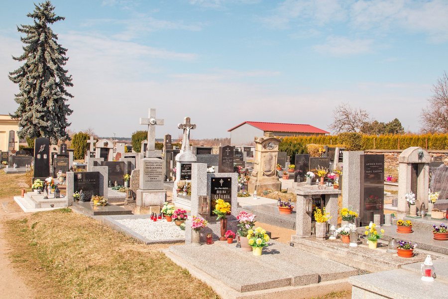 File:Hřbitov Žehušice 01.jpg