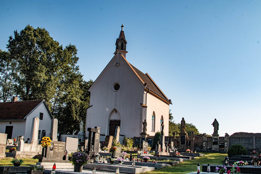 File:Hřbitov Dlouhá Třebová 01.jpg