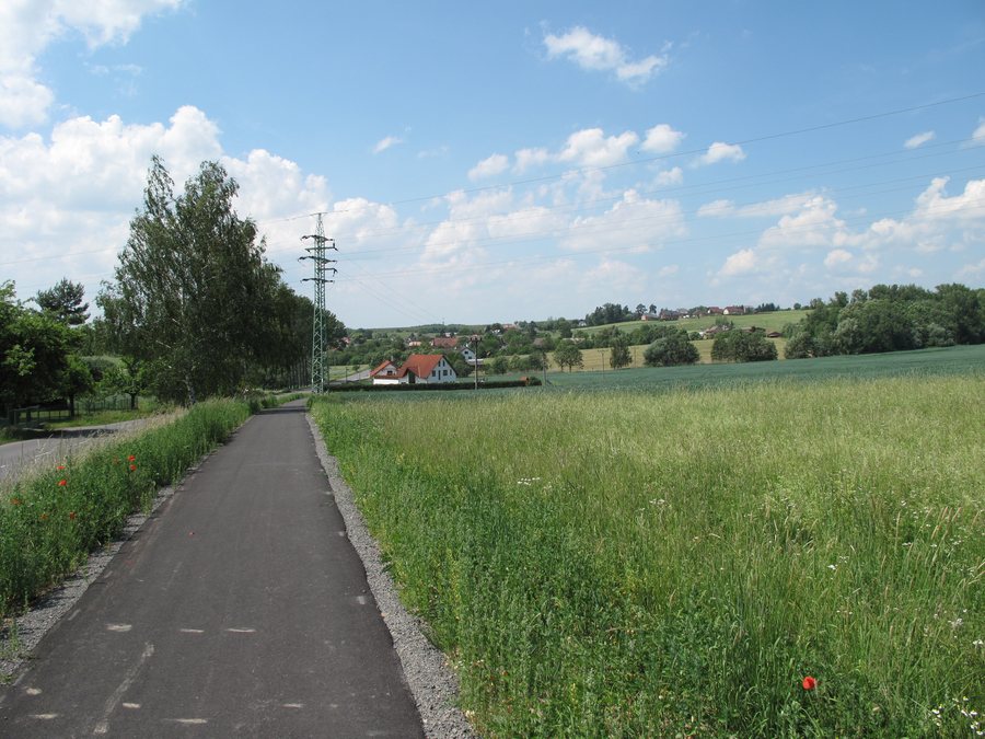 File:Lestkov (Radostná pod Kozákovem), celkový pohled od východu.JPG