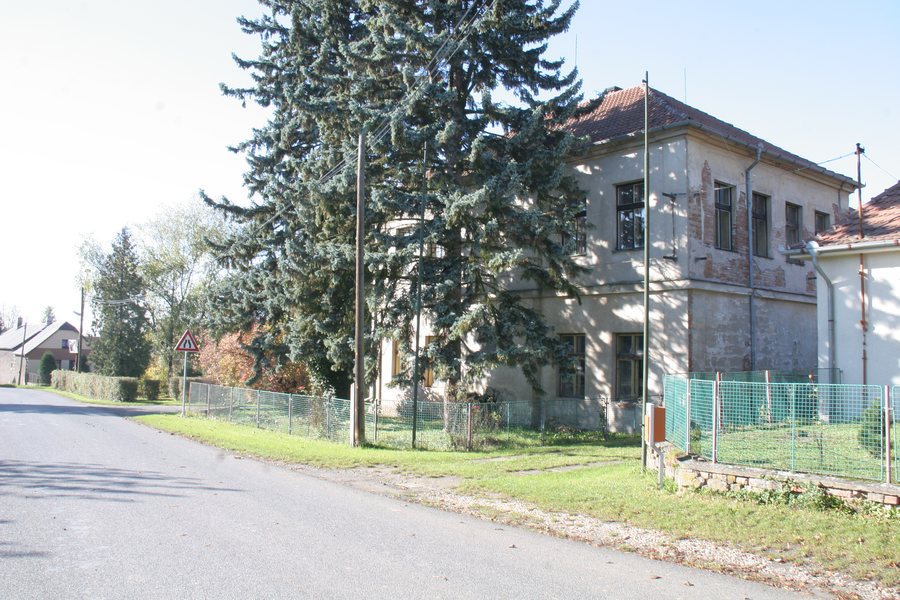 File:Vinaře bývalá škola.JPG