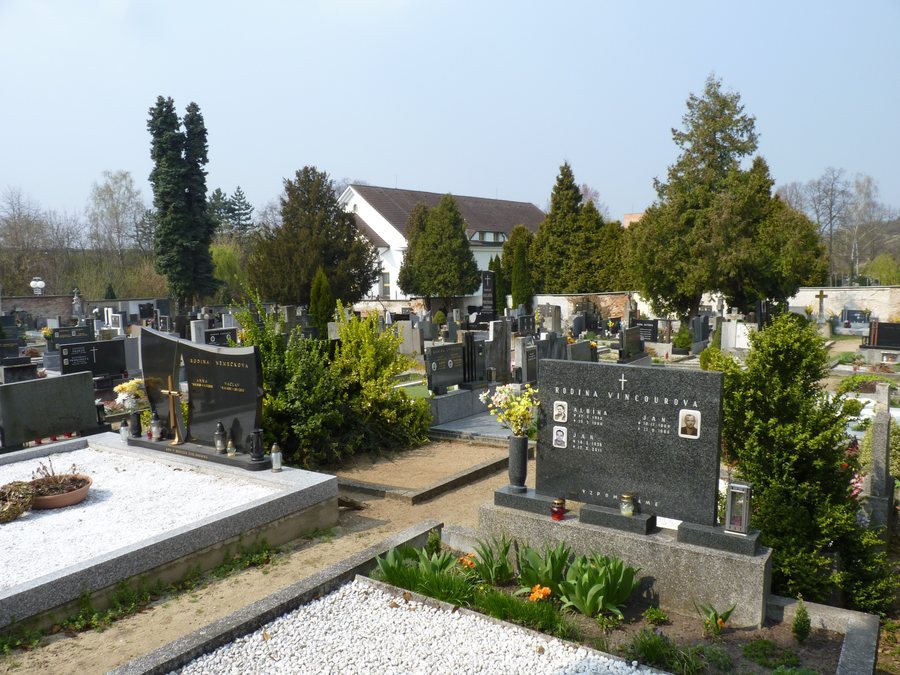File:Hustopeče, hřbitov (1).JPG