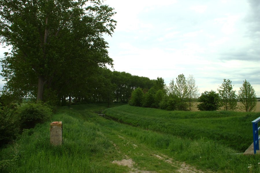 File:Kyjovice, řeka Jevišovka.jpg
