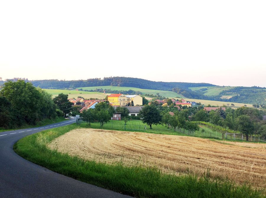 File:Medlovice (UH), celkový pohled (2).jpg