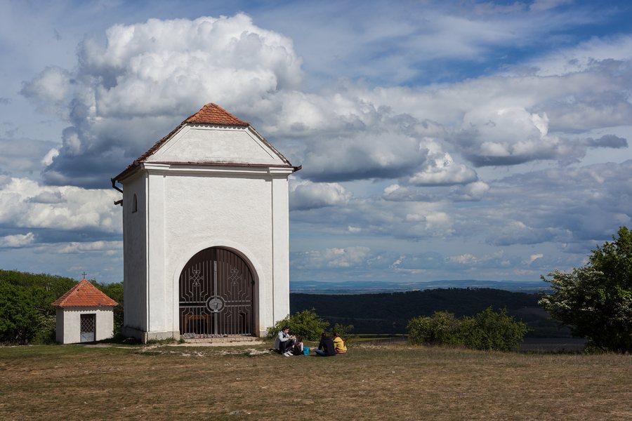 File:Chapel of Our Lady of Sorrows on Svatý kopeček in Mikulov 2020.jpg