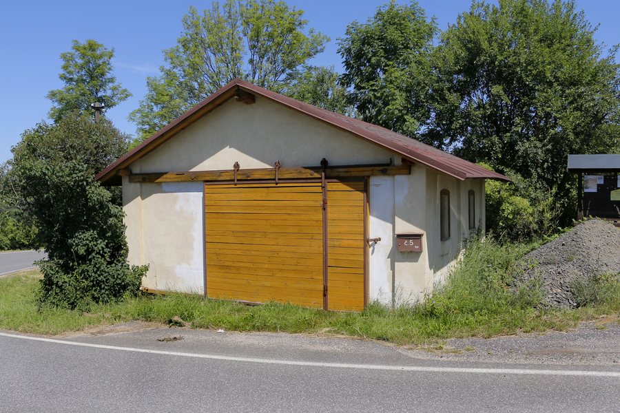 File:Vysoké nad Jizerou, Helkovice, fire house.jpg