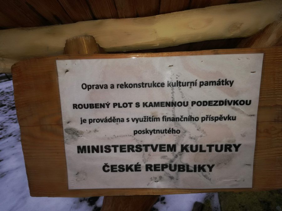 File:Banín, roubený plot detail.jpg
