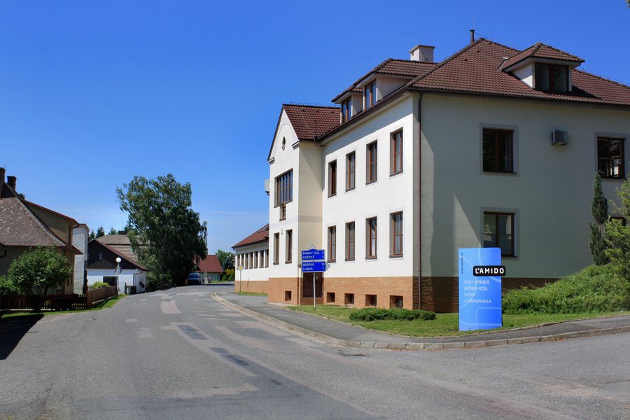 File:Sebranice, road to Široký Důl.jpg