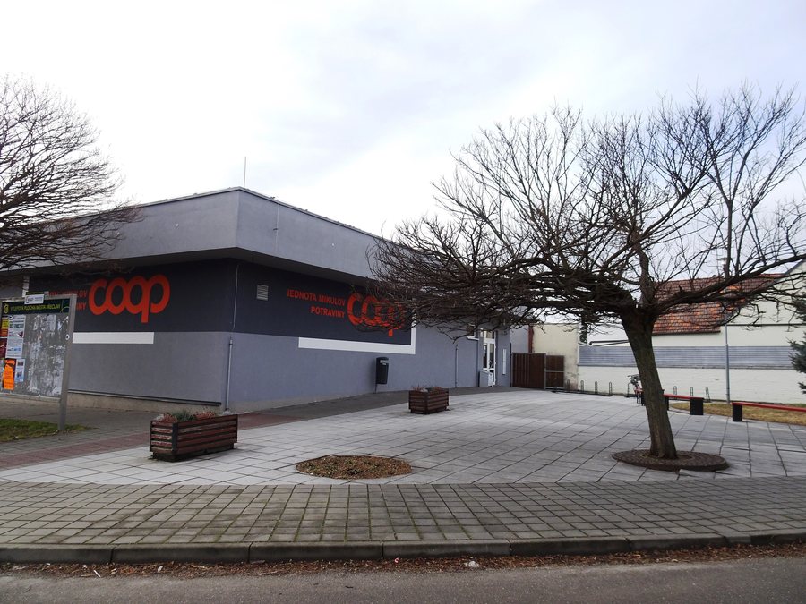 File:Břeclav, Stará Břeclav, Coop.jpg