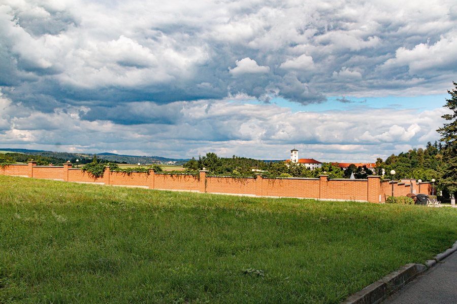 File:Hřbitov Černá Hora 01.jpg