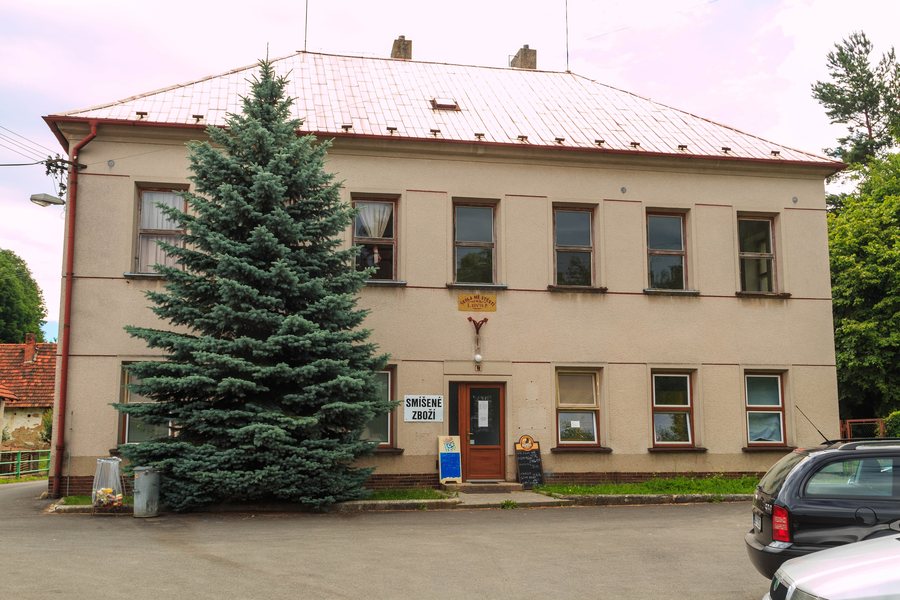 File:Koldín bývalá škola.jpg