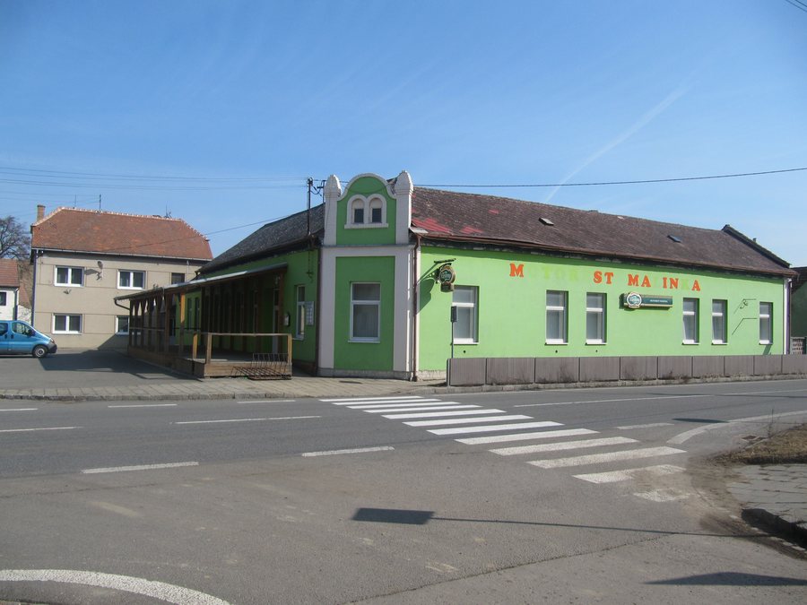 File:Malínky, motorest.jpg