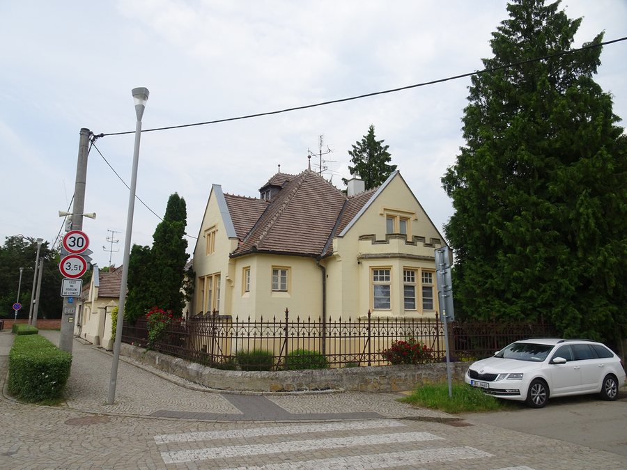 File:Lednice, Slovácká 371.jpg