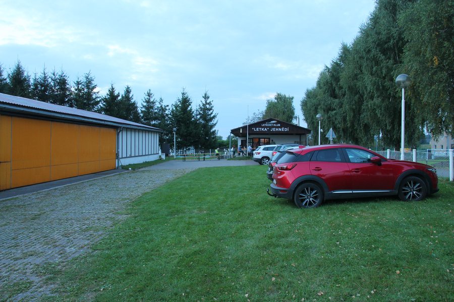 File:Letiště Jehnědí, 2021 (01).jpg