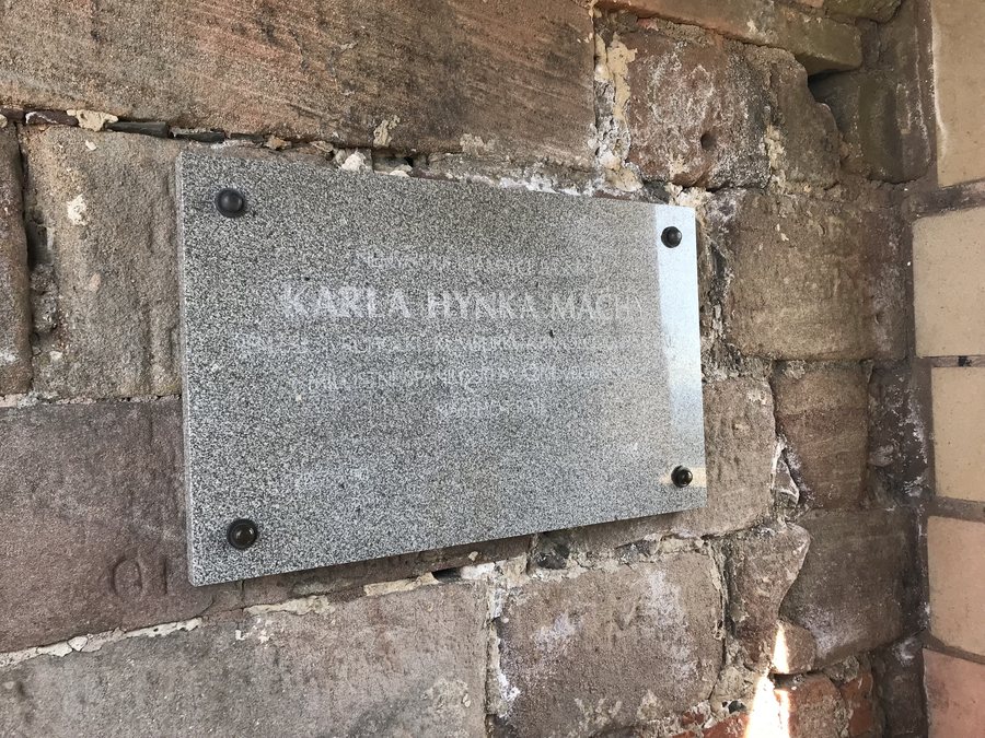 File:Plaque of Karel Hynek Mácha at Kumburk castle in Syřenov, Semily District.jpg