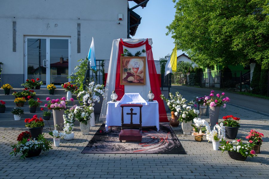 File:Boże Ciało-Pietrzykowice-2024-0001-RIKiWK-MCD.jpg