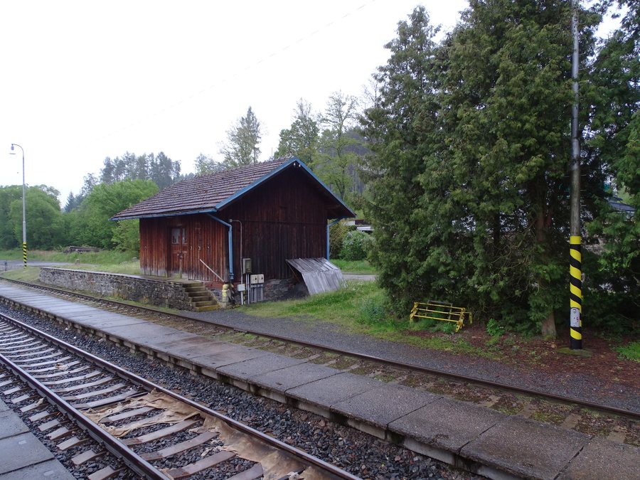 File:Ledečko, nádražní sklad.jpg