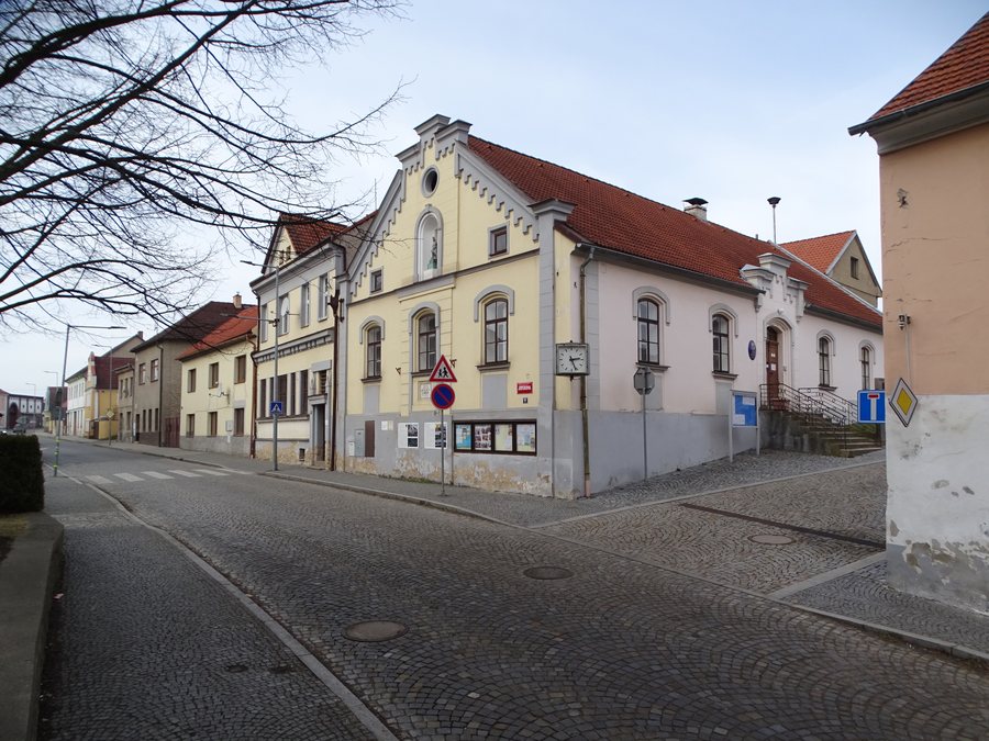 File:Kácov, Jirsíkova, radnice.jpg