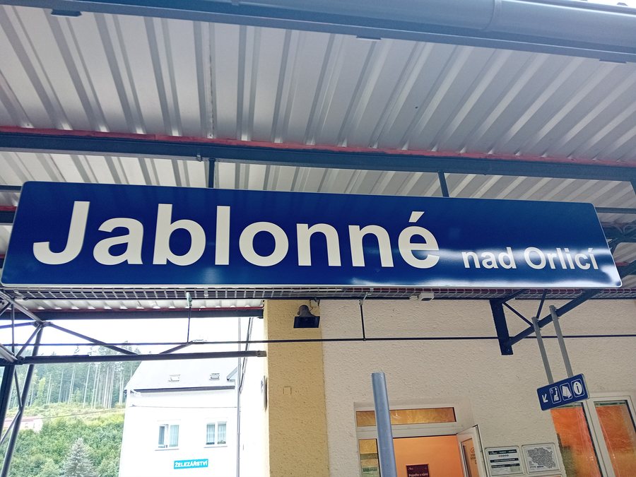File:Jablonné nad Orlicí staniční nápis (2).jpg