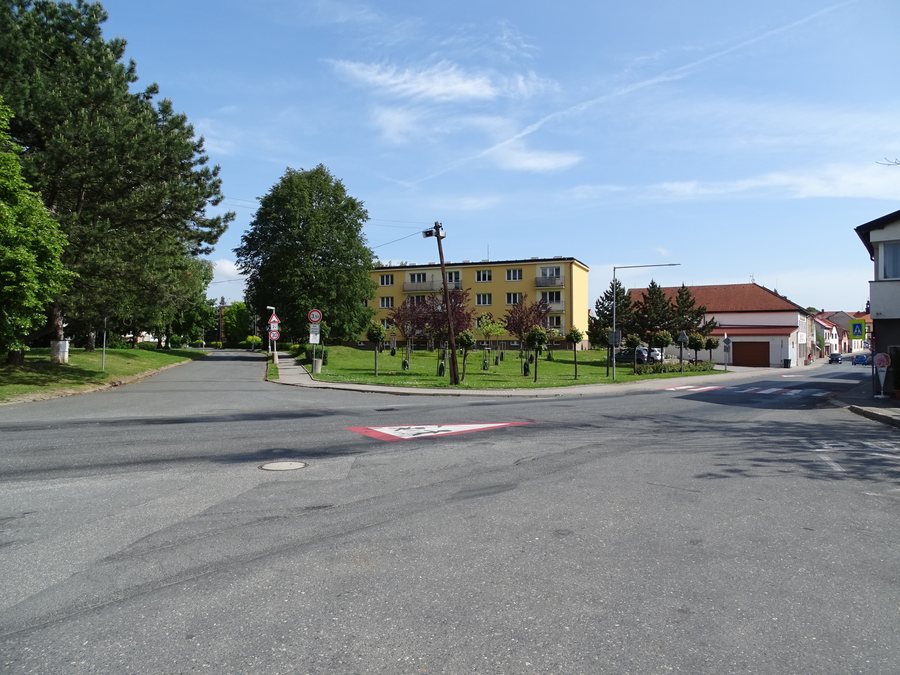 File:Uhlířské Janovice, 1. máje, Jungmannova.jpg