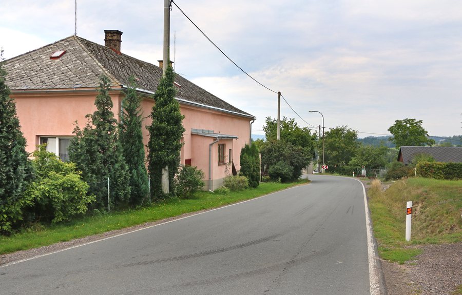 File:Horní Čermná, Nepomuky, road to Výprachtice.jpg
