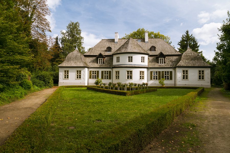 File:Koszuty dwór 2021 (1).jpg