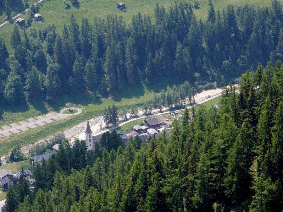 File:Kippel mit Lonza von oben.jpg
