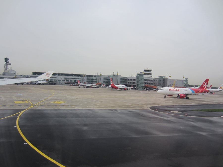Avions près du terminal de l’aéroport