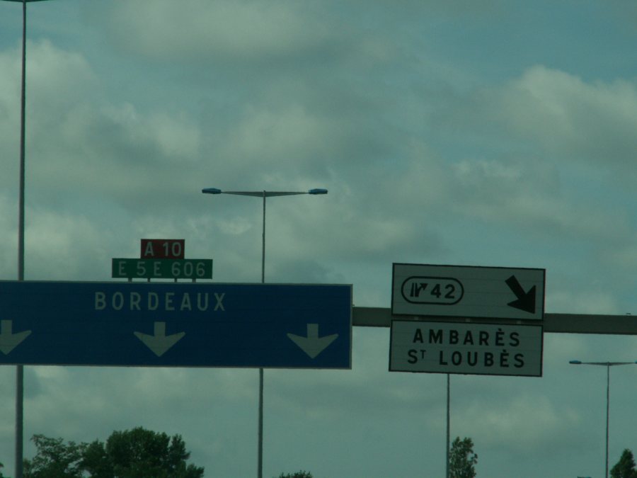 Panneaux routiers et itinéraire
