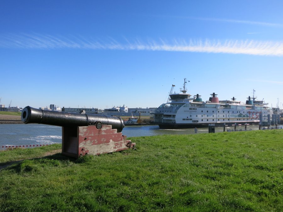 Ferry dans le port de Den Helder